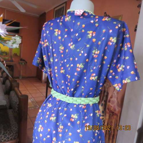 Vintage boutique shift dress. Royal blue with orange/pink and lime green flowers.Size 42/18.As new