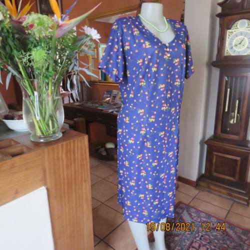 Vintage boutique shift dress. Royal blue with orange/pink and lime green flowers.Size 42/18.As new