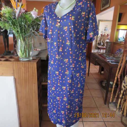 Vintage boutique shift dress. Royal blue with orange/pink and lime green flowers.Size 42/18.As new