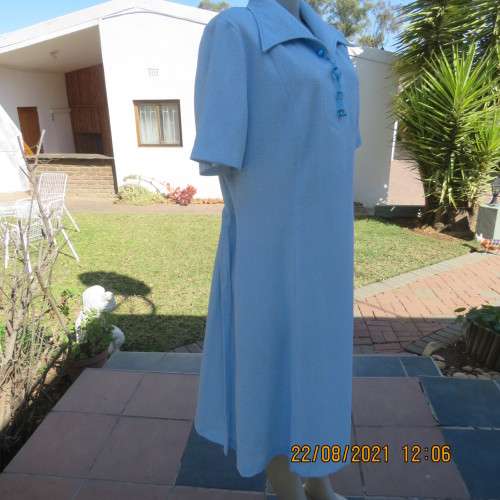 As new  80`s vintage dress in sky blue mottled look by PRINCESS size 44/20. Lapel collar. With belt.