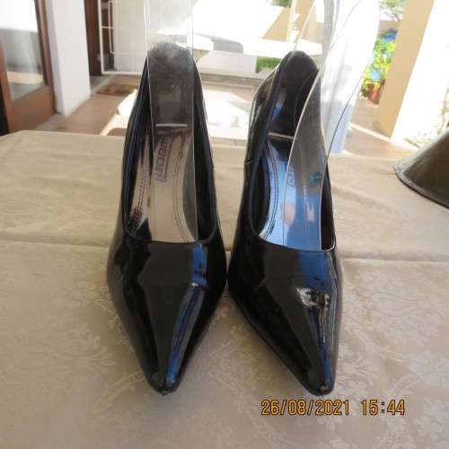 Pair sharp pointed black pumps with patent leather look and silver stiletto heels.By INWEAR size 7.
