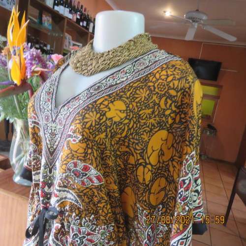 Easy to wear bo-ho patterned kaftan in 100% rayon. Size 38 to 42. Tiestring in waist. New condition.