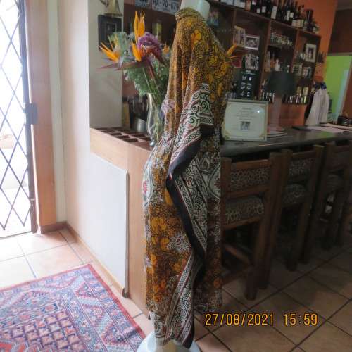 Easy to wear bo-ho patterned kaftan in 100% rayon. Size 38 to 42. Tiestring in waist. New condition.