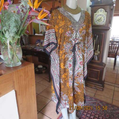 Easy to wear bo-ho patterned kaftan in 100% rayon. Size 38 to 42. Tiestring in waist. New condition.