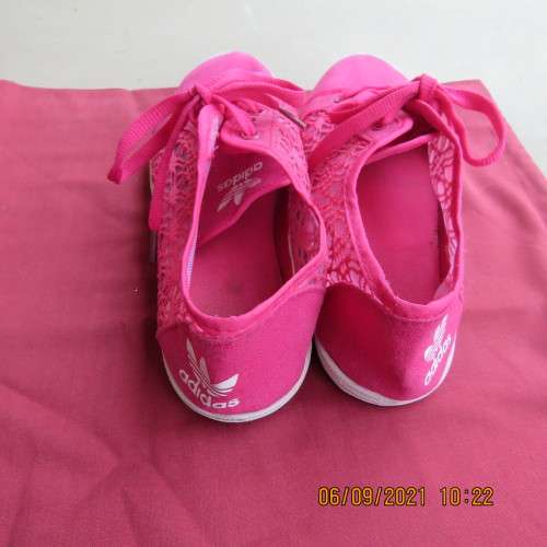 Pair Adidas tekkies in Magenta pink. Guaze patterned sides. Sides 37/4. As new condition.