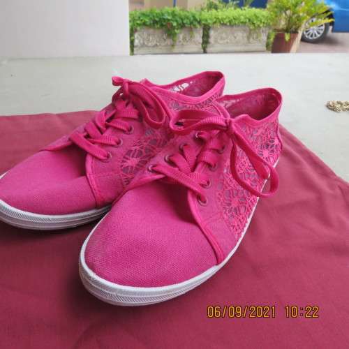 Pair Adidas tekkies in Magenta pink. Guaze patterned sides. Sides 37/4. As new condition.