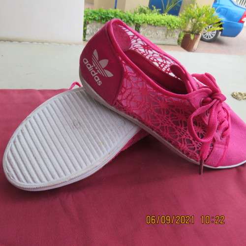 Pair Adidas tekkies in Magenta pink. Guaze patterned sides. Sides 37/4. As new condition.