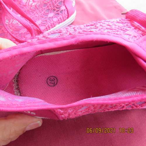 Pair Adidas tekkies in Magenta pink. Guaze patterned sides. Sides 37/4. As new condition.