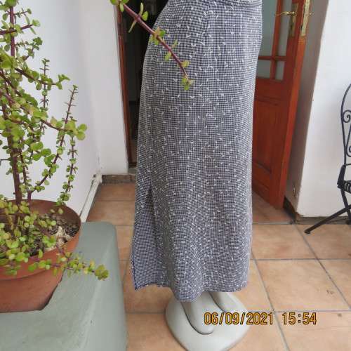 Maxi length skirt in black and white check polycotton/rayon fabric. By FOSCHINI size 38/14. As new