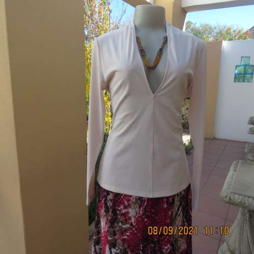 Top of the line rich cream long sleeve sexy top by H+M size 36/12. Made in Turkey. In new condition.
