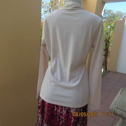 Top of the line rich cream long sleeve sexy top by H+M size 36/12. Made in Turkey. In new condition.