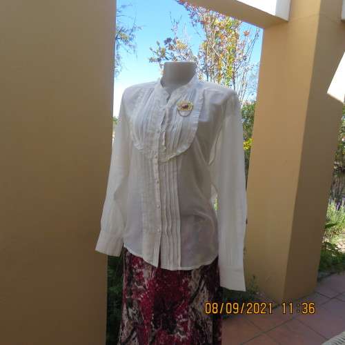 Amazing late 80`s vintage long sleeve cream blouse by WOOLWORTHS size 44/20 in silk+cotton. As new