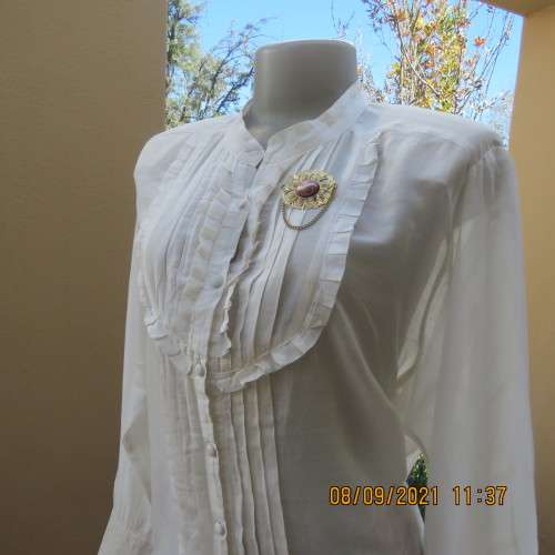 Amazing late 80`s vintage long sleeve cream blouse by WOOLWORTHS size 44/20 in silk+cotton. As new