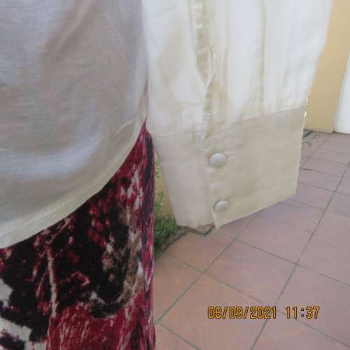 Amazing late 80`s vintage long sleeve cream blouse by WOOLWORTHS size 44/20 in silk+cotton. As new