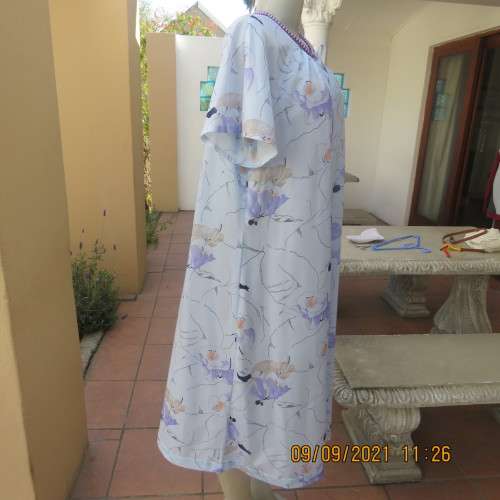 Stunning 80`s vintage dress with belt by FOSCHINI size 44/20. Loose shift style in polyester fabric.