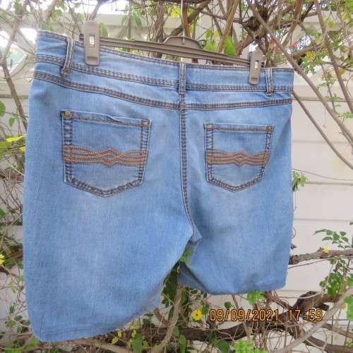 Denim jean shorts by EXT DENIM size 40/16 with pockets front and back. In polycotton stretch fabric.