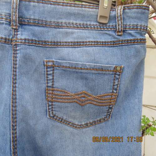 Denim jean shorts by EXT DENIM size 40/16 with pockets front and back. In polycotton stretch fabric.