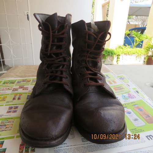Pair SADF brown genuine leather army boots size 10 issued 2005 by DWS. Army size 285.Good condition.