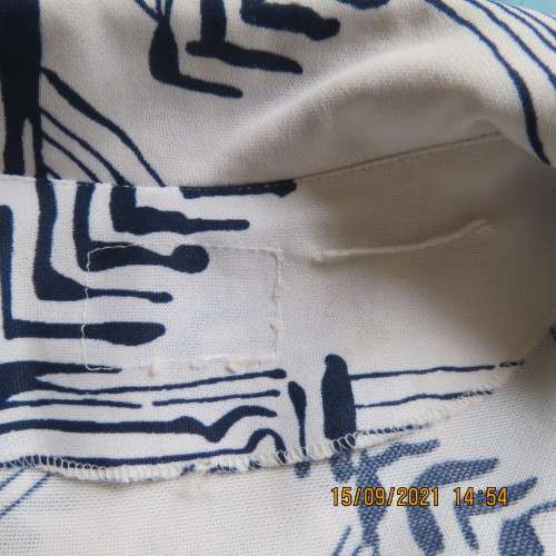 Elegant vintage dress from 80`s size 34/10. Short sleeves+sheath style. In 100% polyester. Good cond