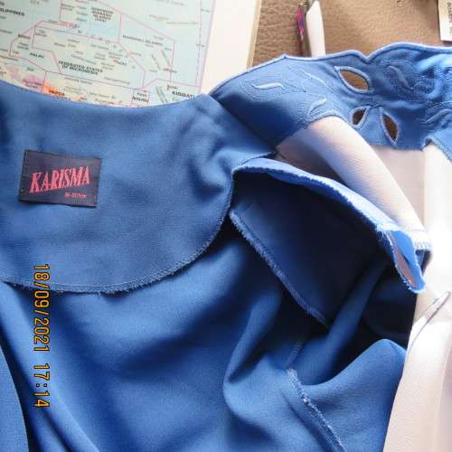Impressive under knee length jacket/coat by KARISMA size 40/16. 100% Wash+wear polyester. New cond