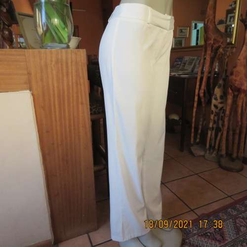 Straight legged pants in polyester+rayon stretch fabric. Size 34/10 by EXACT. Medium rise. Good cond