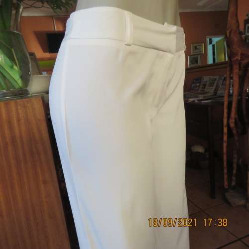 Straight legged pants in polyester+rayon stretch fabric. Size 34/10 by EXACT. Medium rise. Good cond