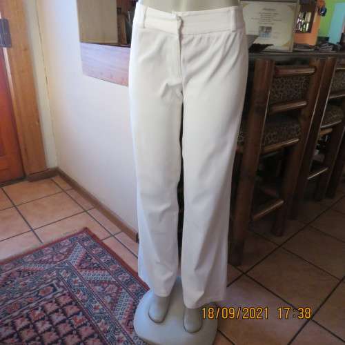 Straight legged pants in polyester+rayon stretch fabric. Size 34/10 by EXACT. Medium rise. Good cond