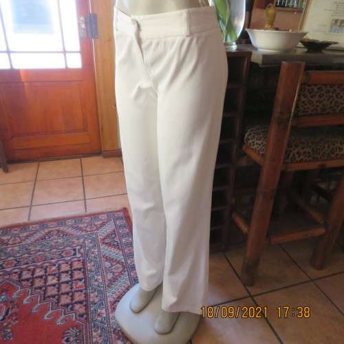 Straight legged pants in polyester+rayon stretch fabric. Size 34/10 by EXACT. Medium rise. Good cond