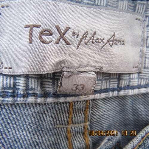 Men`s modern low rise blue jeans size 33. From TEX by MAX AZRIA. Bootcut. In 100% cotton. Good cond