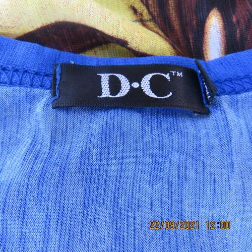 Casual long skyblue top by D C in size 38/14. Gathered at sides. In stretch polycotton. Good cond.