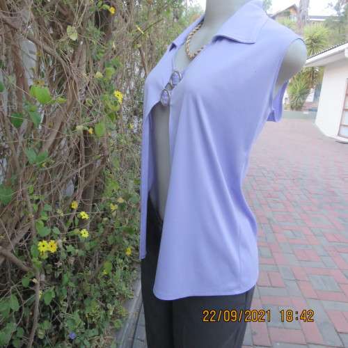 Sexy lavender colour sleeveless top in stretch polyester. Size 38/14 by MIRAGE. Very good condition.