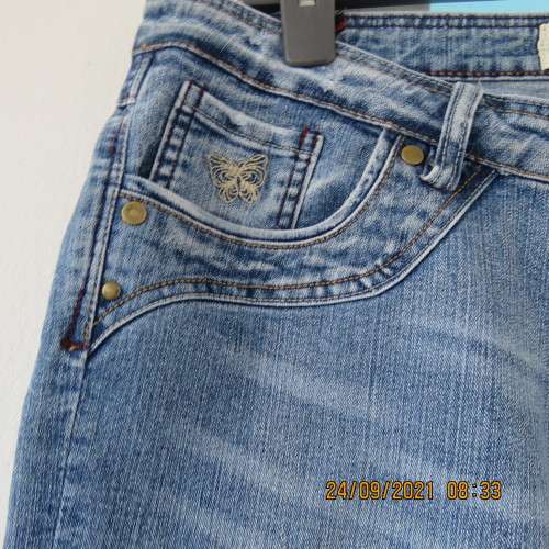 High quality Men`s BUCCELLI blue denim jeans. Size 34 in stretch cotton. Low rise. Bootcut. New cond