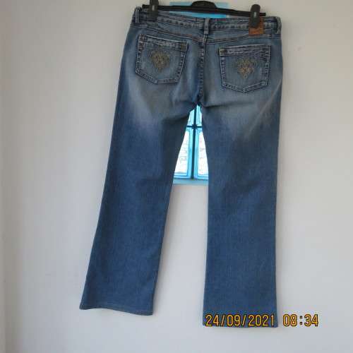 High quality Men`s BUCCELLI blue denim jeans. Size 34 in stretch cotton. Low rise. Bootcut. New cond