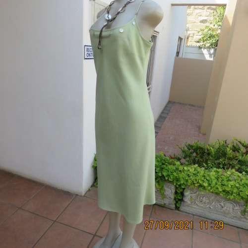 Go feminine in this apple green strappy fully lined dress.Size 36/12 by DEFINE.In linen/cotton blend