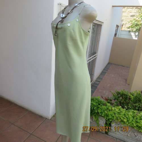 Go feminine in this apple green strappy fully lined dress.Size 36/12 by DEFINE.In linen/cotton blend