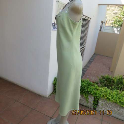 Go feminine in this apple green strappy fully lined dress.Size 36/12 by DEFINE.In linen/cotton blend