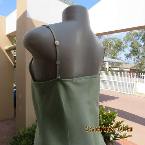 Go feminine in this apple green strappy fully lined dress.Size 36/12 by DEFINE.In linen/cotton blend