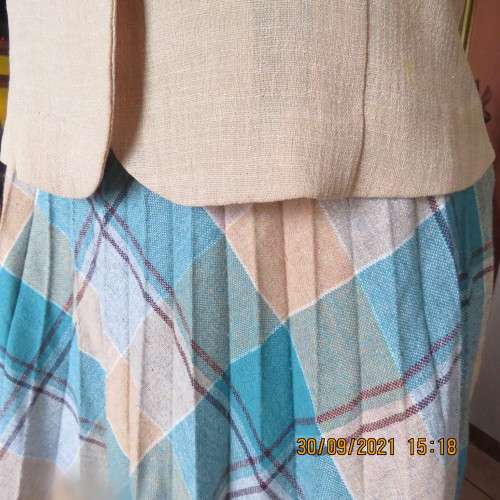 Get bonus fashion points ! Caramel colour short top / jacket from LOVERICH  UK size 36 to 38.As new