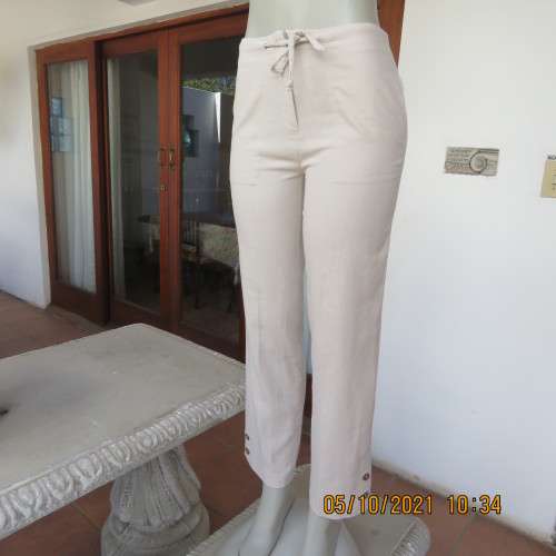Stylish beige ML Classics linen/rayon blend pants.Size 32/8.Side pockets.Slits on legs with buttons.