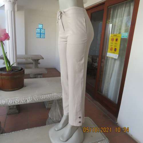 Stylish beige ML Classics linen/rayon blend pants.Size 32/8.Side pockets.Slits on legs with buttons.
