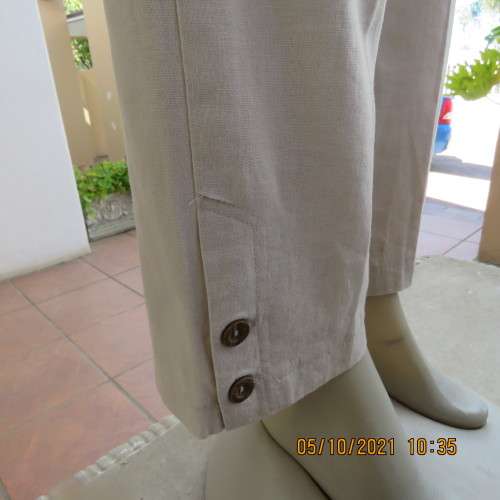 Stylish beige ML Classics linen/rayon blend pants.Size 32/8.Side pockets.Slits on legs with buttons.