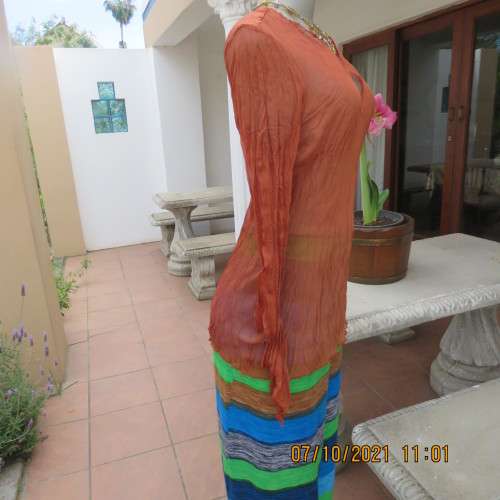 Slip over brick colour sheer crinkled polyester OASIS top with long angel sleeves.Size 34/10. As new