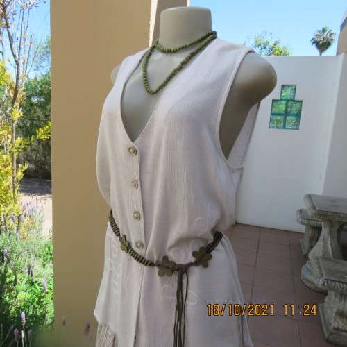 Embroidered mottled beige vintage sleeveless top/jacket size 36 to 38 by DERMAR. Very good cond.
