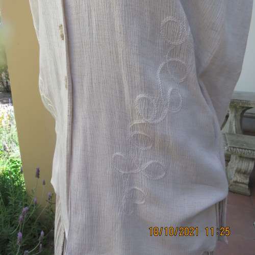 Embroidered mottled beige vintage sleeveless top/jacket size 36 to 38 by DERMAR. Very good cond.