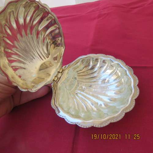 Beautiful antique silverplated open shell look butter dish with glass dish insize.13cm x 13cm.As new