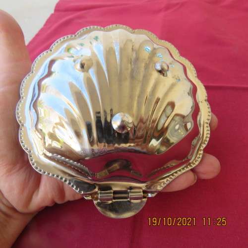 Beautiful antique silverplated open shell look butter dish with glass dish insize.13cm x 13cm.As new