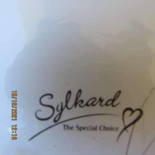 Beautiful new sympathy card and envelope by SYLKARD size 19cm x 11cm. Wrapped.Good quality!