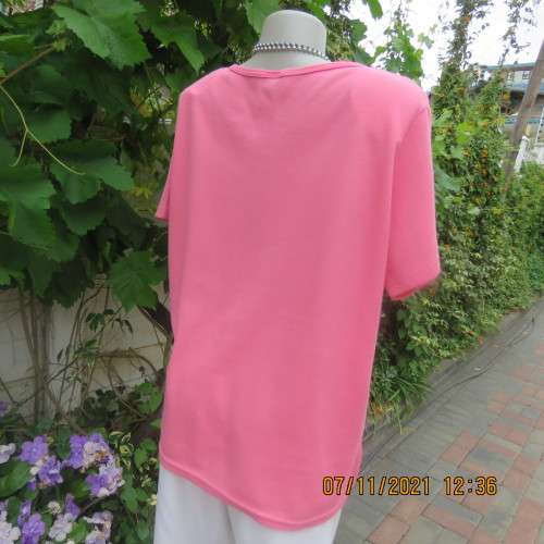 Coral colour slip over short sleeve top in ribbed polycotton fabric.Applique satin flower.Size 46/48
