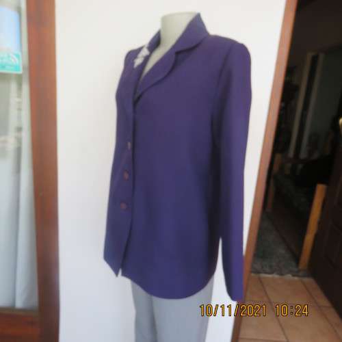 Smart boutique made purple long sleeve jacket.Four button closure with cloverleaf collar.Size 36.