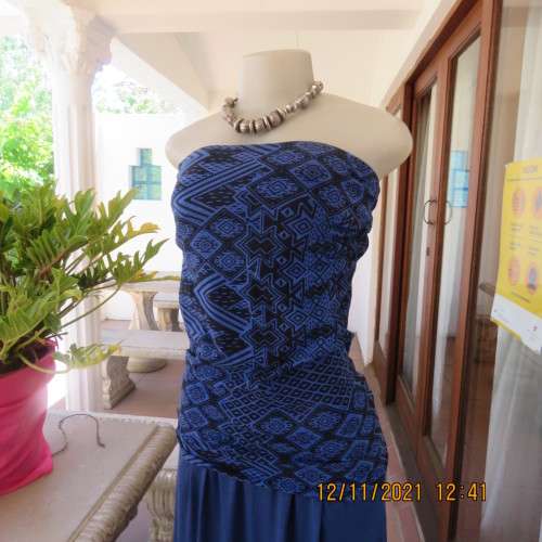Beautiful strapless stretch cotton long top in royal blue and black geometric print Size 34/10.By RT